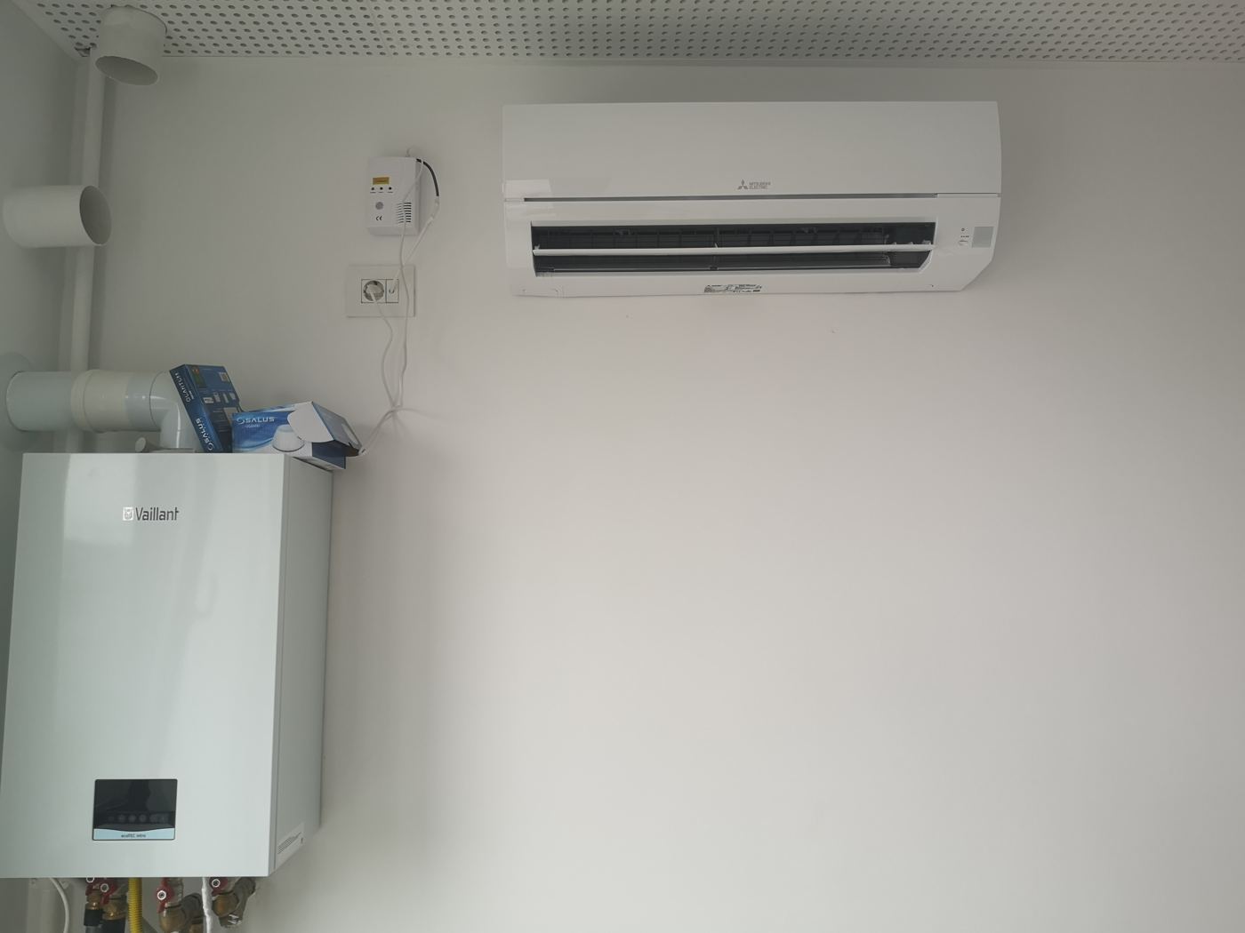 Split Mitsubishi Electric montat lângă centrală