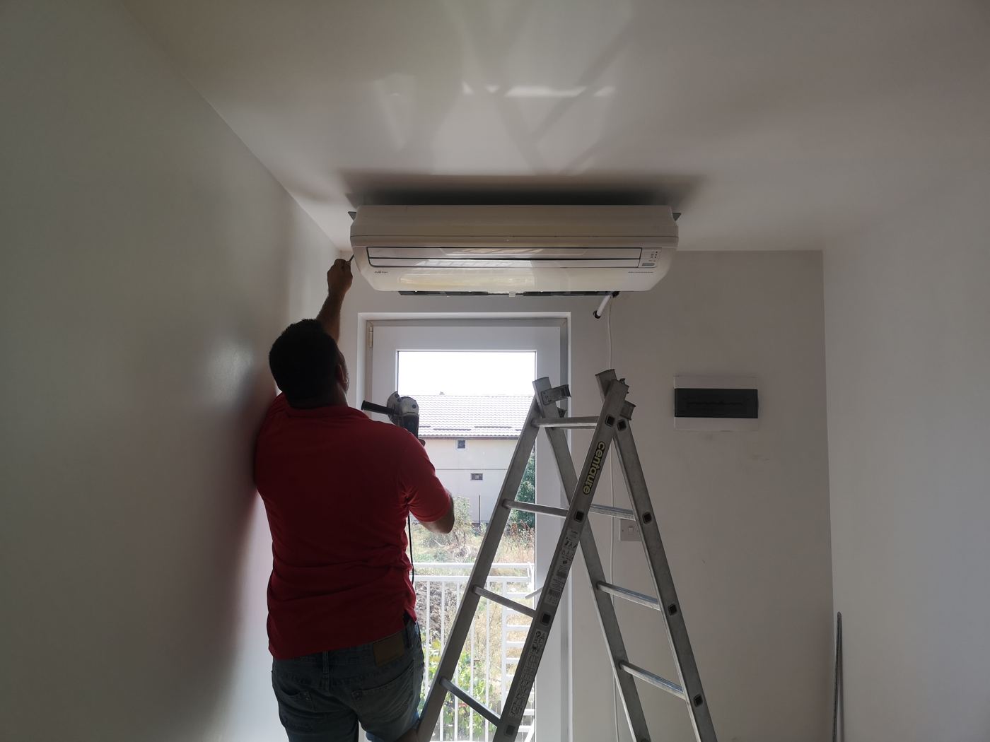 Montaj aparat de tavan Fujitsu